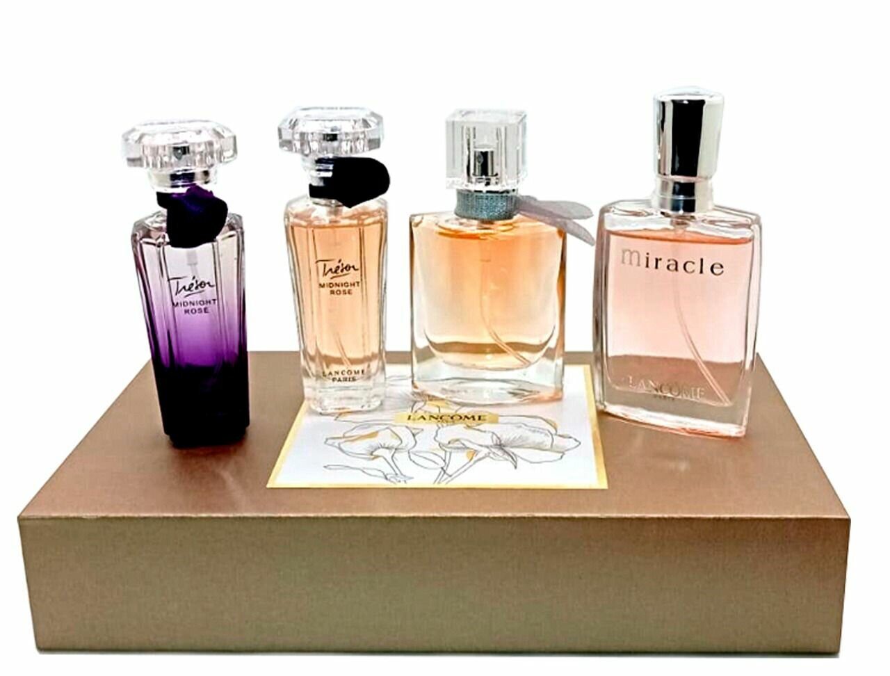 Подарочный набор ланком. Набор Lancome 4x30ml. Парфюмерный набор 4*30ml Lancome. Набор духов Lancome 30 x 3. Набор Lancome 4 в 1.